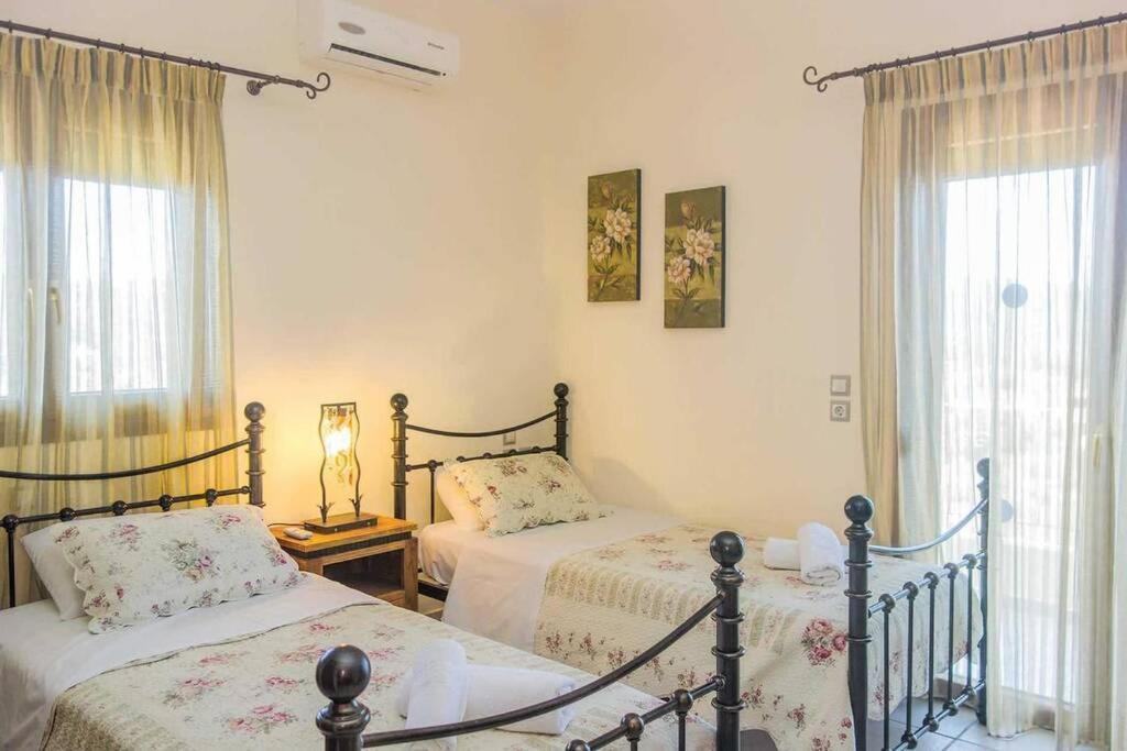 Villa Ouranos In Pefkias Skopelos Town Exterior photo