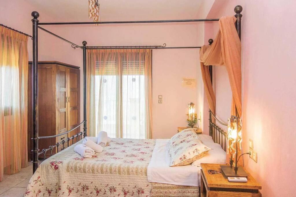 Villa Ouranos In Pefkias Skopelos Town Exterior photo